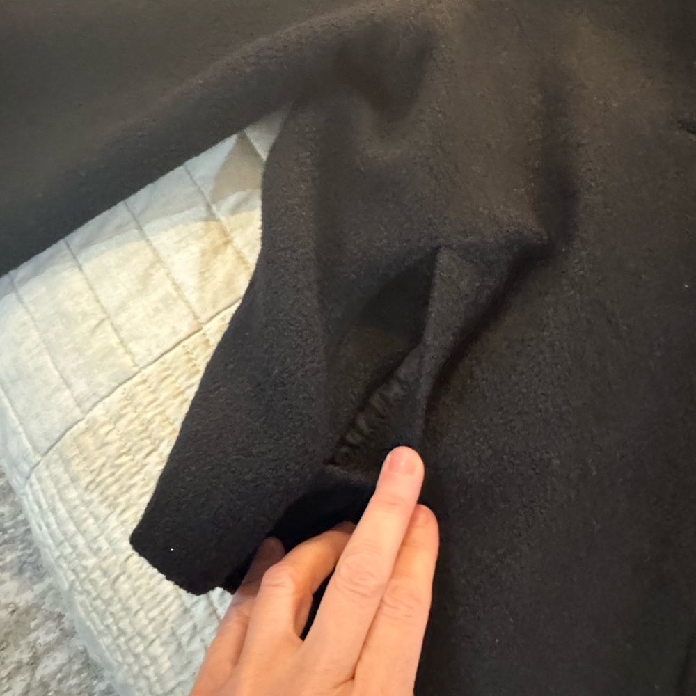 Kenar Black Wool Cape Jacket
Boucle cropped blazer - Picture 4 of 10